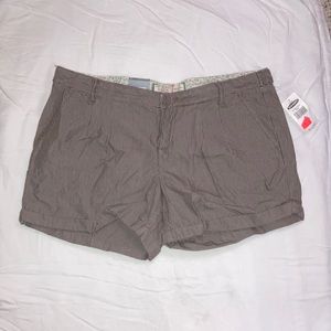 Low rise cuffed striped shorts